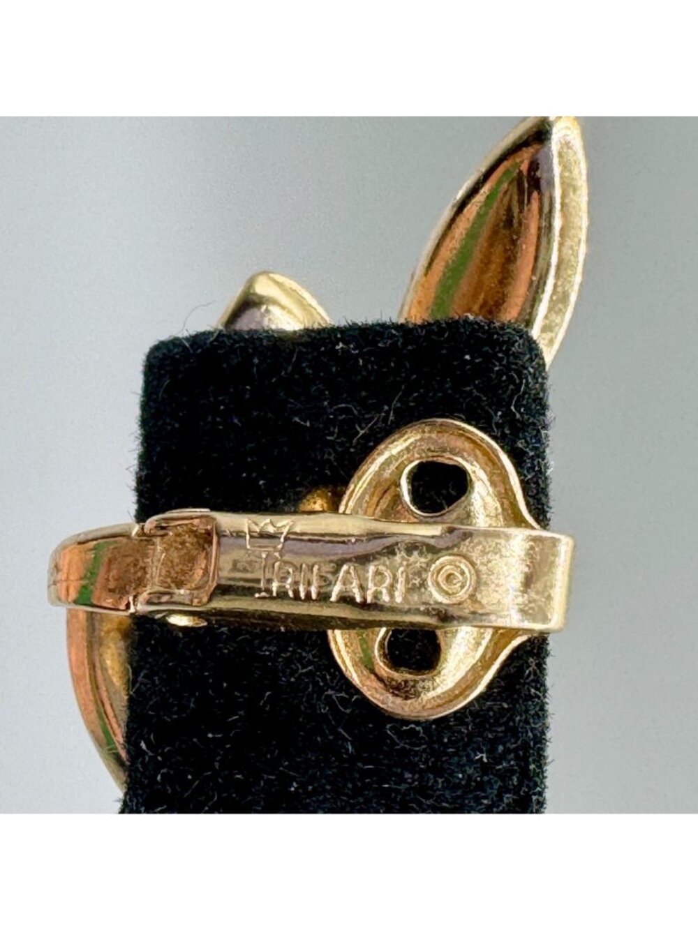 Vintage Crown Trifari Climber Earrings Clip On Gold Tone Matte and Glossy 1" - Picture 5 of 9